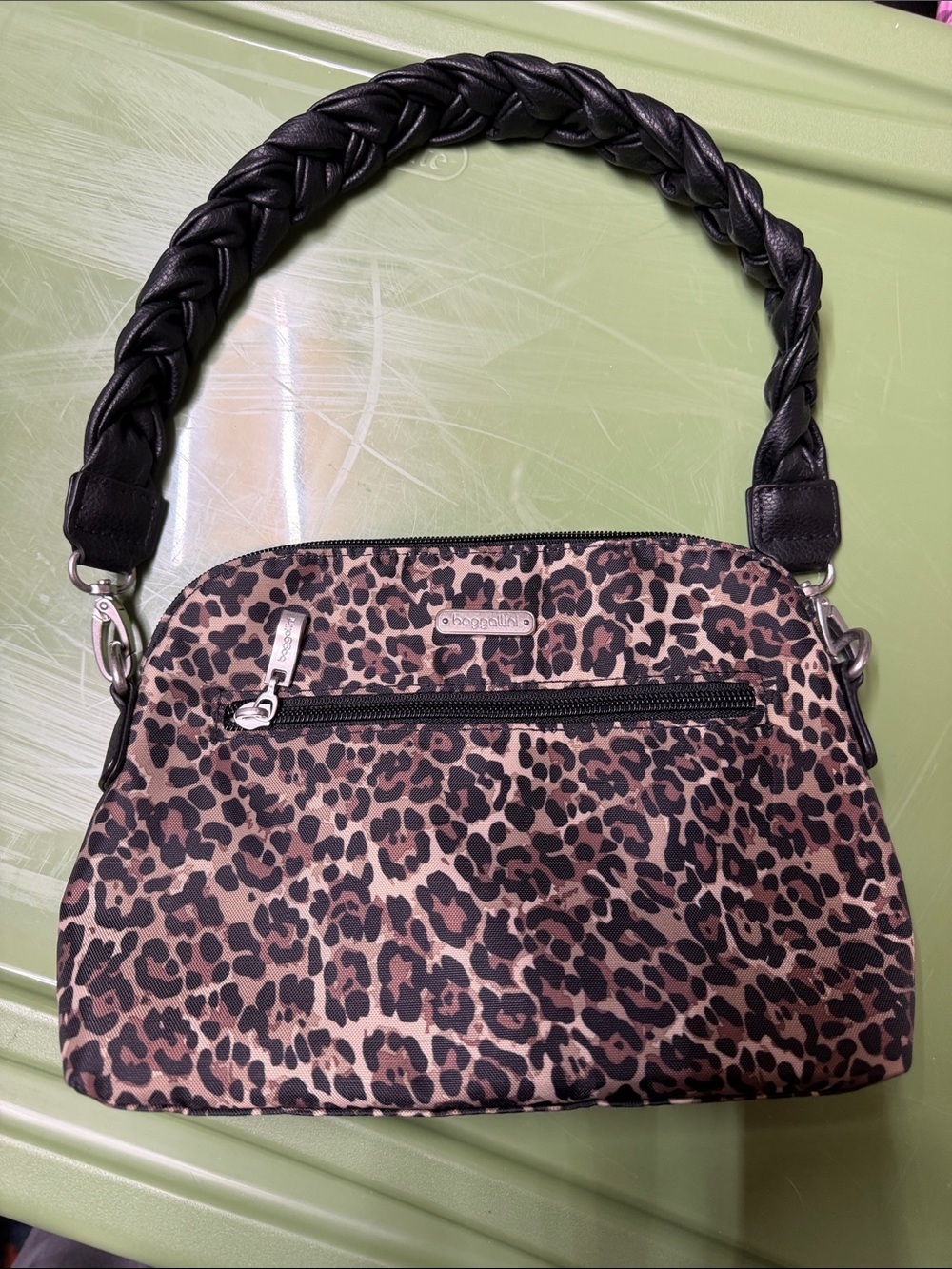 Baggallini Leopard Handbag 👜